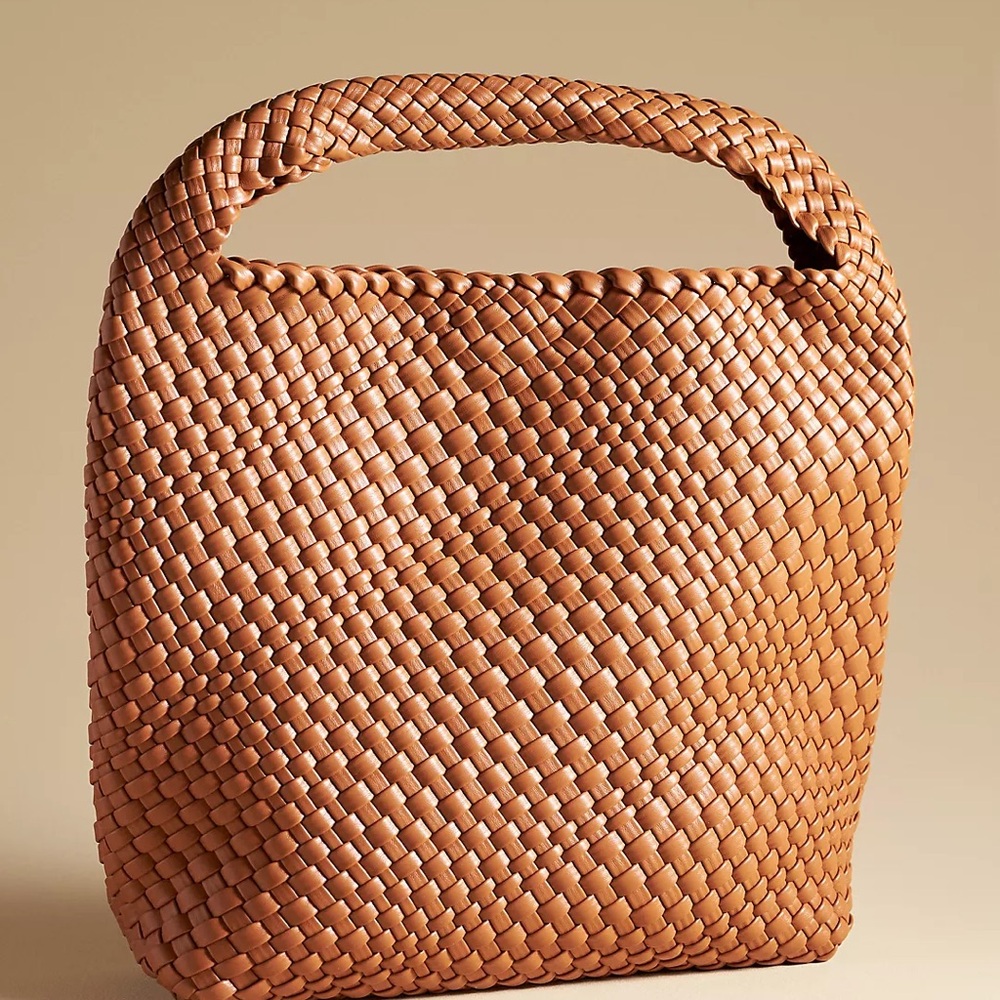 NWT Antik Kraft Woven Slouchy Bag

Elegant Tan Woven Handbag